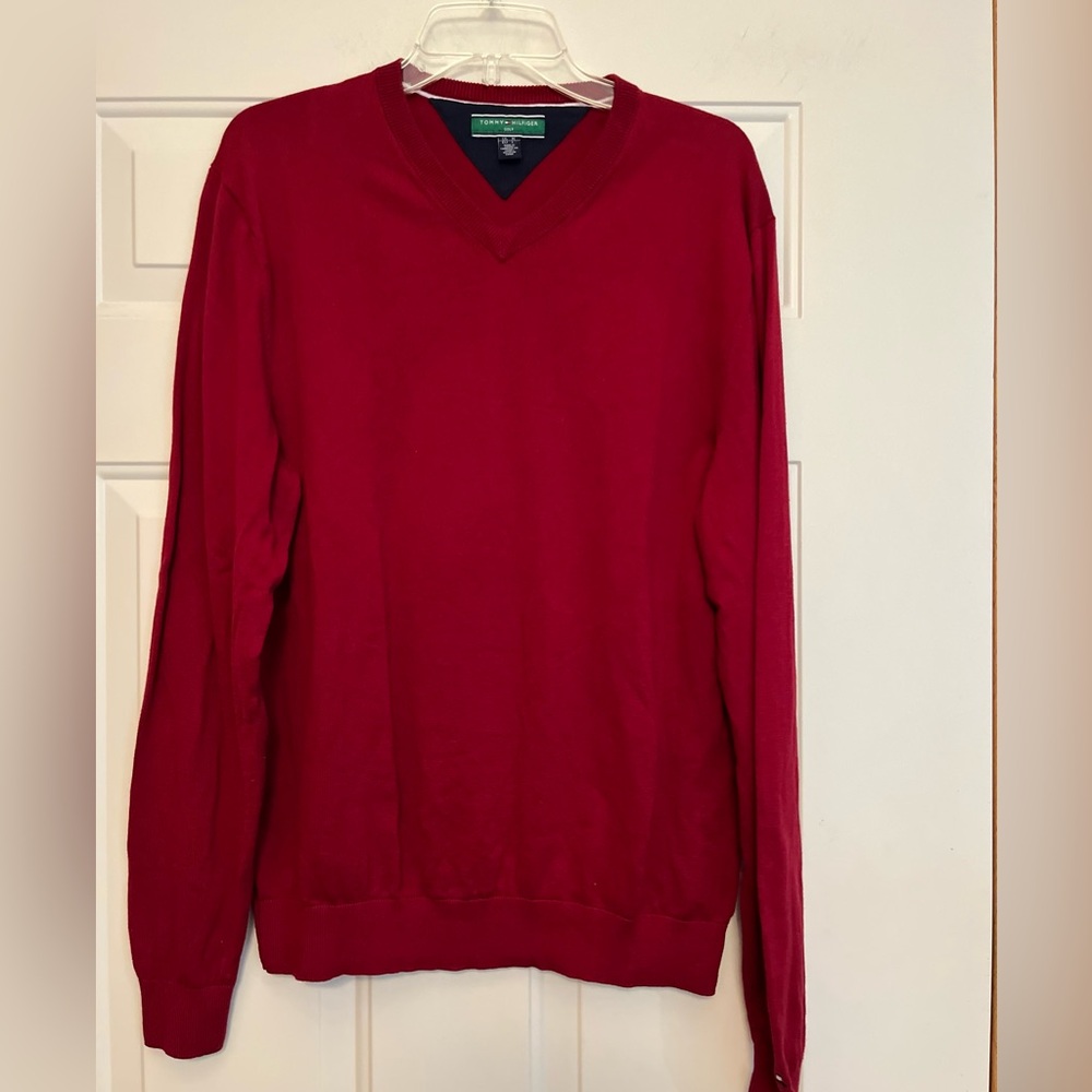 Men’s Tommy Hilfiger Golf preppy canyon red V neck pull over sweater. medium